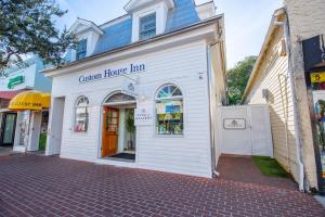Birds of a Feather at Custom House Inn