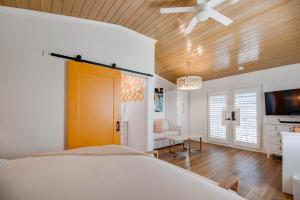 Citrus Queen at Custom House Inn