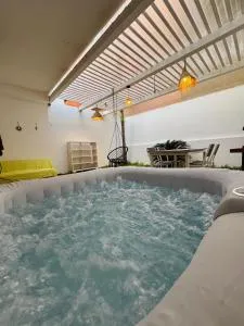 La casa azul - Jacuzzi clima netflix - - Case Cicirello