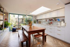 Veeve - Reach for the Stars