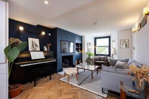 Veeve - Reach for the Stars