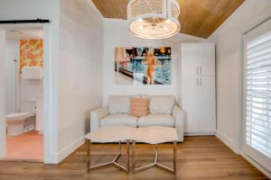 Feather Queen at Custom House Inn