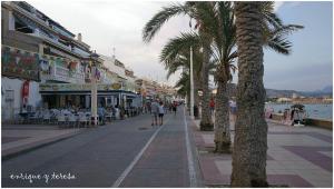 Apartamento con piscina y pista de tenis a un paso de la playa