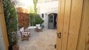 A Romantic House for Two - Lístaros