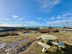THE CREST- 4 BED SEA VIEW PROPERTY -TREARDDUR BAY