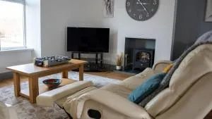 3 bedroom home by the beach - Broad Haven