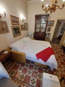 Antiques lovers flat, Florence