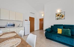 1 Bedroom Cozy Apartment In Jezera