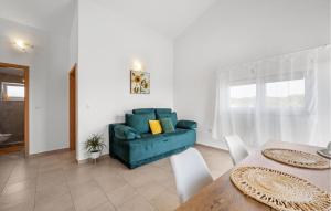 1 Bedroom Cozy Apartment In Jezera