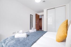 2 Bed Flat - Sleeps 4 - Parking - Wifi