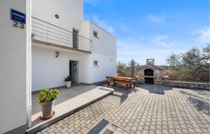 1 Bedroom Nice Apartment In Jezera