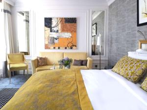 Junior Suite room in Sofitel Paris Le Faubourg