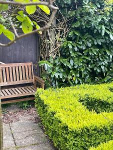 Crafters Retreat luxury cabin on the Norfolk Cambridgeshire border