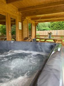 Crafters Retreat luxury cabin on the Norfolk Cambridgeshire border