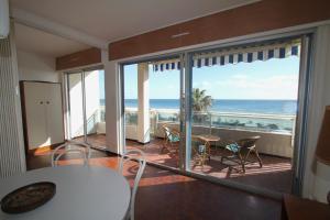 Deux pieces vue mer et parking