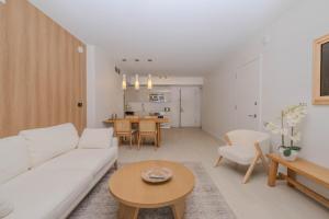 Perfect getaway beach pool and Aventura Mall 2209