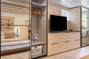 Lux Studio Oasis Hot Tub Cozy Heated Floors