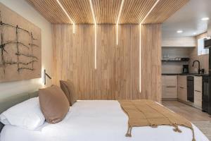 Lux Studio Oasis Hot Tub Cozy Heated Floors
