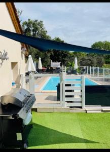 Maisons de vacances MAISON DE CHARME piscine chauffee : photos des chambres