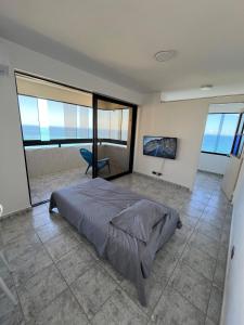 Amazing apt ocean view, 10 min Airport