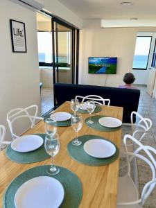 Amazing apt ocean view, 10 min Airport