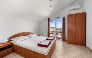 Gorgeous Apartment In Grebastica