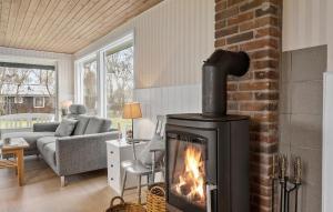 Nice Home In Vinderup With Wifi