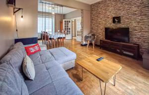 Stunning Home In Penvénan With Wifi