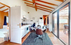 Maisons de vacances Awesome Home In Val De Louyre Et Caude : photos des chambres