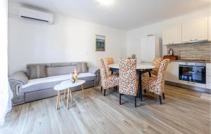 3 Bedroom Gorgeous Home In Kremena