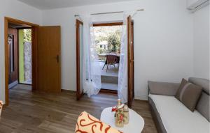 3 Bedroom Gorgeous Home In Kremena