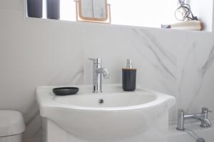 Newcastle Weekly & Monthly Offers, New 3 Bed House, Contractors, Families, Relocations Stays