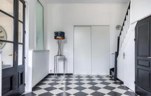 Maisons de vacances Gorgeous Home In Luneray With Wifi : photos des chambres