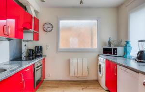 Maisons de vacances Gorgeous Home In Luneray With Wifi : photos des chambres