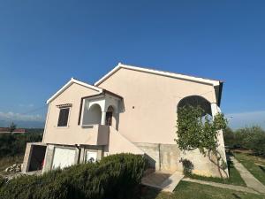 Beachfront Olive Retreat - Your Escape to Peace