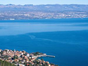 Apartment Ema-2 by Interhome