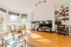 New listing! 2BR flat with patio in Clapham Common