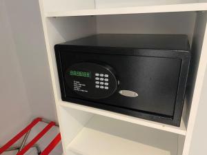 Beach, pool, and Gym 2B 2B Near Gulfstream & Mall