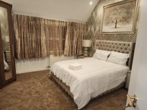 CITY CENTRE LUXURY House WITH THREE VERY LARGE SIZE BEDROOMS