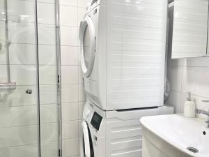 Double bed room in An apartment with lovely cats