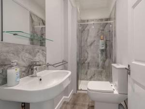 Coastal Apartment 2 Minutes from the Beach & Town Centre