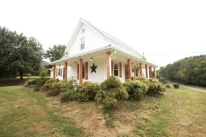 Little Davis Farmhouse - Baileyton