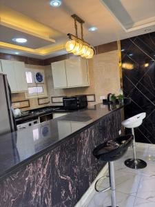 Cozy apartment by Subway station