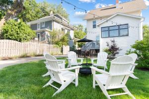 Dundee Getaway Firepit BBQ Walk to Dining & Shops - 4hvězdičkové hotely ve městě Omaha