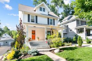 Dundee Getaway Firepit BBQ Walk to Dining & Shops