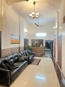 Nest - Quad Room Alopibagh - Colonelganj