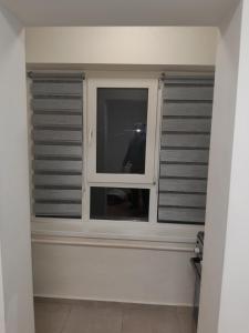 Închiriez 1 cameră dintr-un apartament cu 2 camere in Sibiu