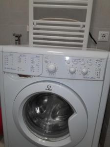 Închiriez 1 cameră dintr-un apartament cu 2 camere in Sibiu
