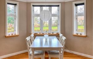 3 Bedroom Cozy Home In Havndal