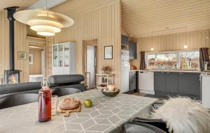 3 Bedroom Cozy Home In Grenaa